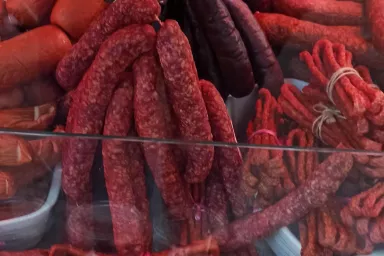 Uzeniny, klobásy Uzeniny, klobásy